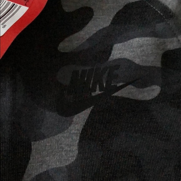 Girl’s Large Gray Camouflage Nike Zip Up Jacket - Picture 5 of 6